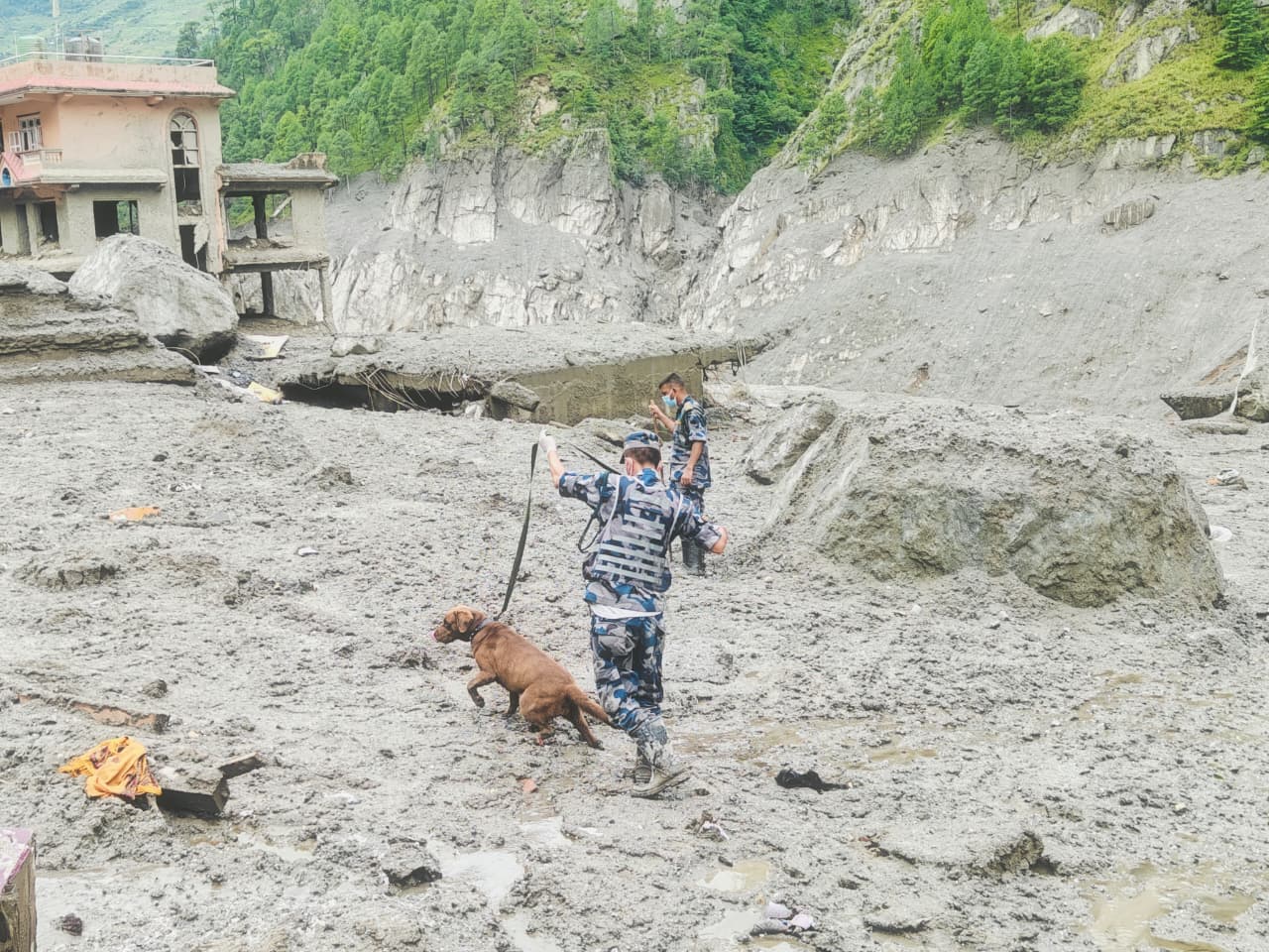 भोटेकोशी बाढी : एक हजार ३५१ शव फेला, तीन हजार ९९२ जना अझै बेपत्ता