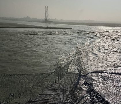 दोधारा-चाँदनी जोड्ने झोलुंगे पुलको पिल्लर भाँचियो, आवागमन बन्द, प्राविधिक टोली पुग्दै