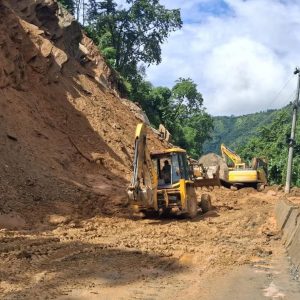 राजमार्गको ५५० स्थानको अवरोध हटाउन सडक विभागको टोली फिल्डमा, २७७ मेसिन परिचालन