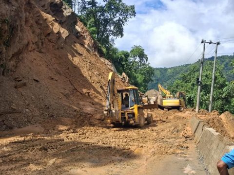 राजमार्गको ५५० स्थानको अवरोध हटाउन सडक विभागको टोली फिल्डमा, २७७ मेसिन परिचालन