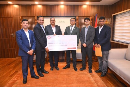 एमभी दुगड ग्रुप र कर्मचारीका तर्फबाट प्रधानमन्त्री कोषमा एक करोड ११ लाख सहयोग