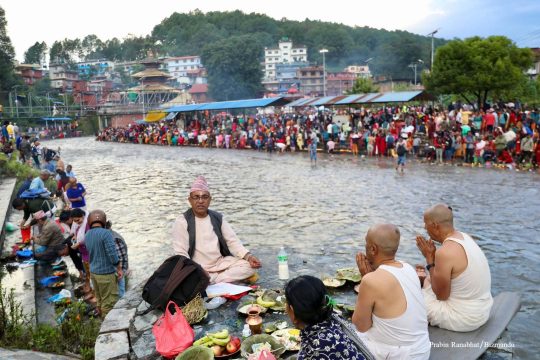 आज कुशेऔँसी : पितृमोक्षको कामना गर्दै बिहानैदेखि गोकर्णेश्वरमा तर्पण (तस्विरहरु)
