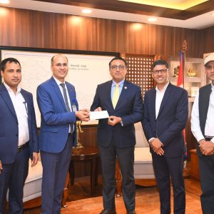 बाढी प्रभावितको पुनर्स्थापनाका लागि नेप्सेले सरकारलाई दियो १ करोड ११ लाख रुपैयाँ