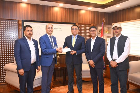 बाढी प्रभावितको पुनर्स्थापनाका लागि नेप्सेले सरकारलाई दियो १ करोड ११ लाख रुपैयाँ