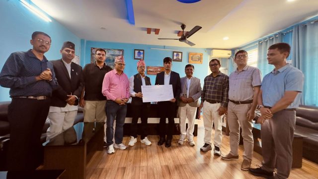 होटल पौवाले बाढीपीडितका लागि प्रधानमन्त्री दैवी प्रकोप उद्धार कोषमा जम्मा गर्‍यो ११ लाख सहयोग