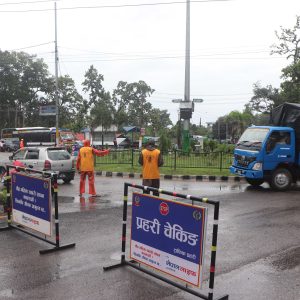 पहिरो र बाढीले देशभर सडक सञ्जाल अस्तव्यस्त, मुख्य राजमार्गमै यातायात ठप्प