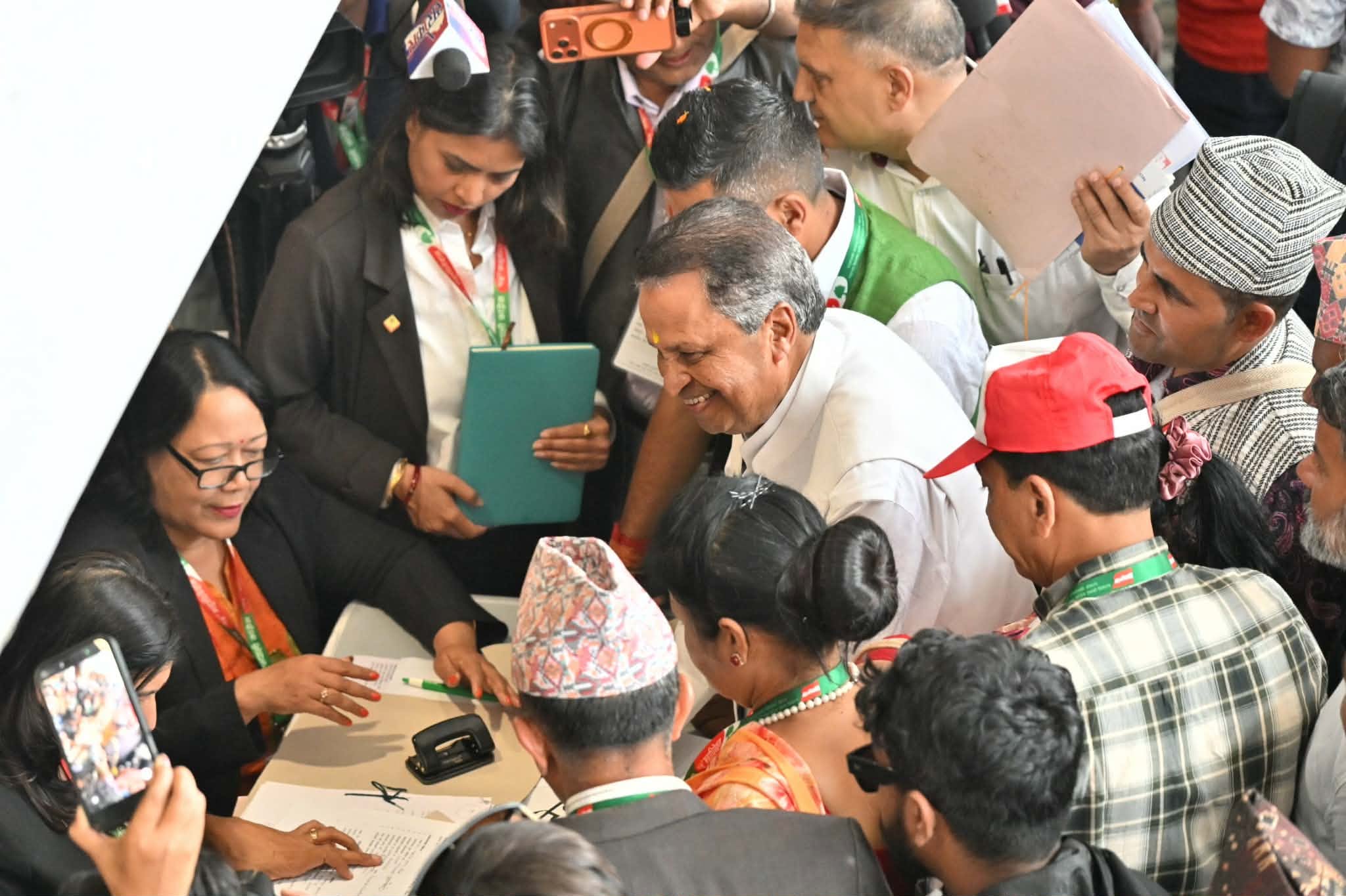 कांग्रेसको उपसभापति पदमा उद्योगपति विनोद चौधरीको उम्मेदवारी दर्ता, प्रतिस्पर्धी को-को?