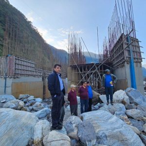 चन्द्र ढकालले बाढीले क्षतिग्रस्त आयोजना अवलोकनपछि भने- भौतिक क्षति ठूलो भए पनि रोकिंदैनौं