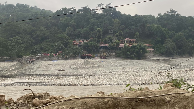 भोटेकोशी बाढीले त्रिशूलीको व्यापारमा धक्का : १६ रिसोर्टमा क्षति, मर्मतपछि धेरै संचालनमा