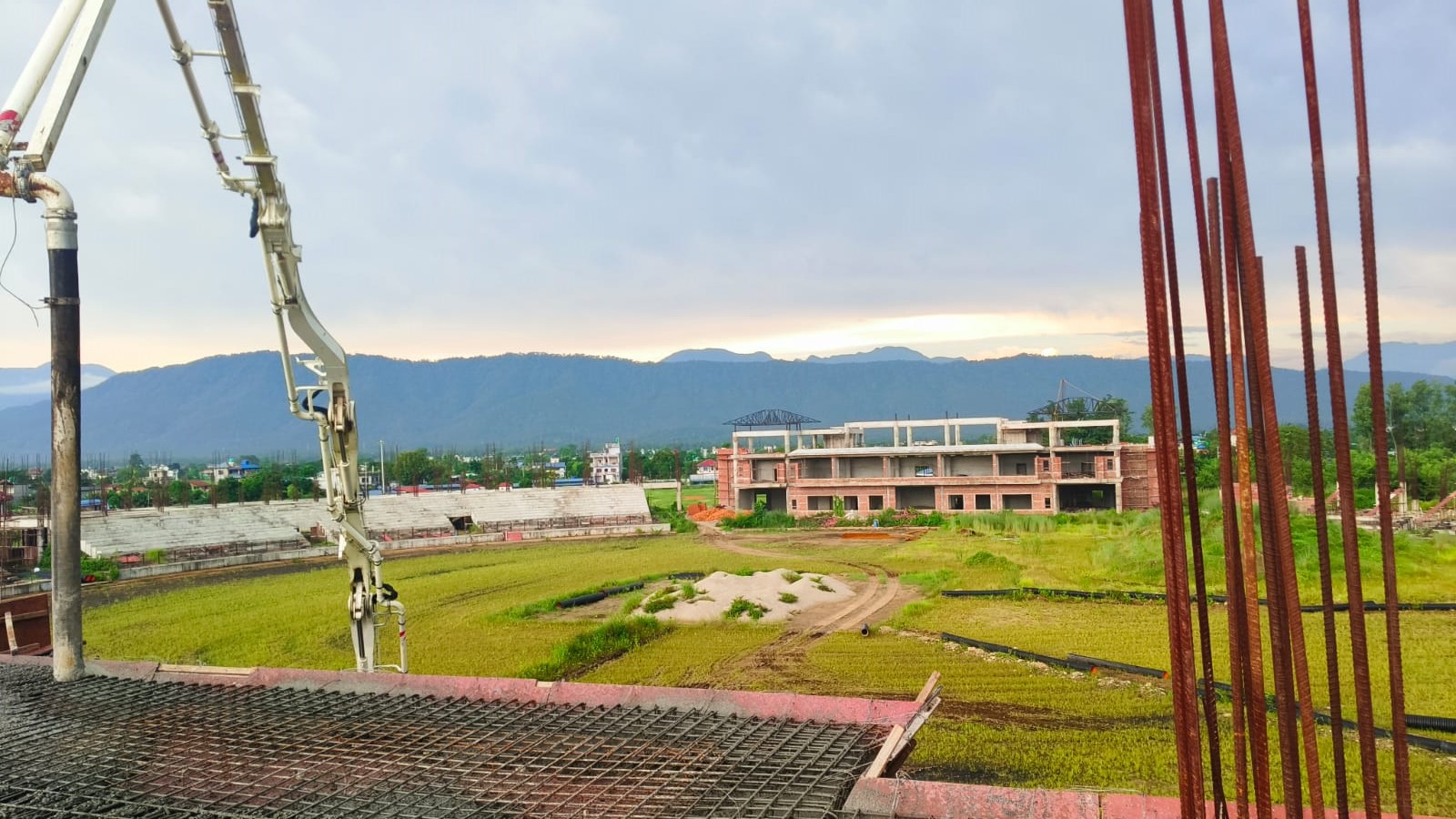 चितवनमा बन्दै गरेको गौतमबुद्ध क्रिकेट रंगशालाको प्रगति ६५% मात्रै, पुसमा निर्माण नसकिने निश्चित