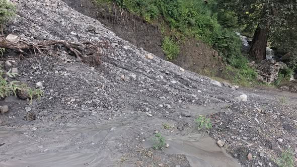 अविरल वर्षाले हुम्लाका ग्रामीण सडक अवरुद्ध, खाद्यान्न ढुवानीदेखि अत्यावश्यक सेवासम्म प्रभावित