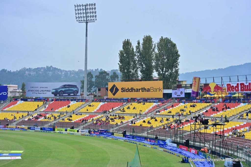पानी पर्ने सम्भावनापछि कीर्तिपुरको क्रिकेट मैदानमा एनपीएल हेर्ने दर्शकको कम उपस्थिति