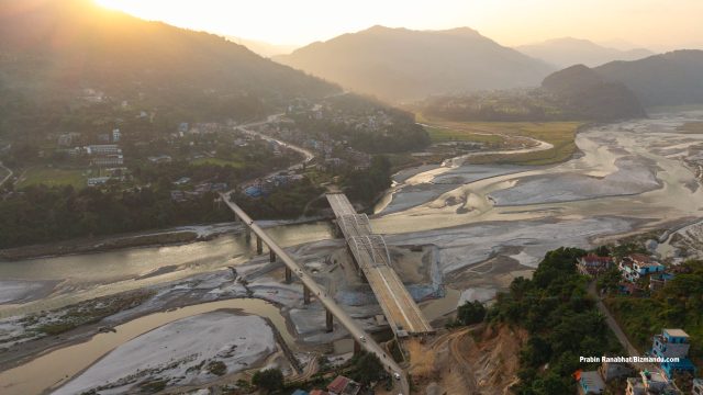 मादी नदीमाथि आर्क डिजाइनमा बनिरहेको काम तीब्र, यही वर्षभित्र निर्माण सम्पन्न गर्ने लक्ष्य (तस्विरहरु)
