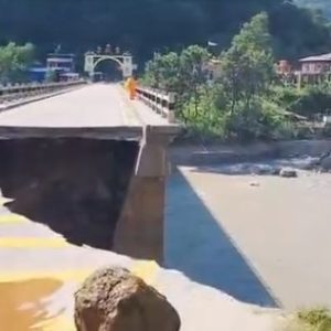 कोरोला नाका जोड्ने सडकका अधिकांश अवरोध हटाइयो, बाटो एक सातामा 'क्लियर' हुने