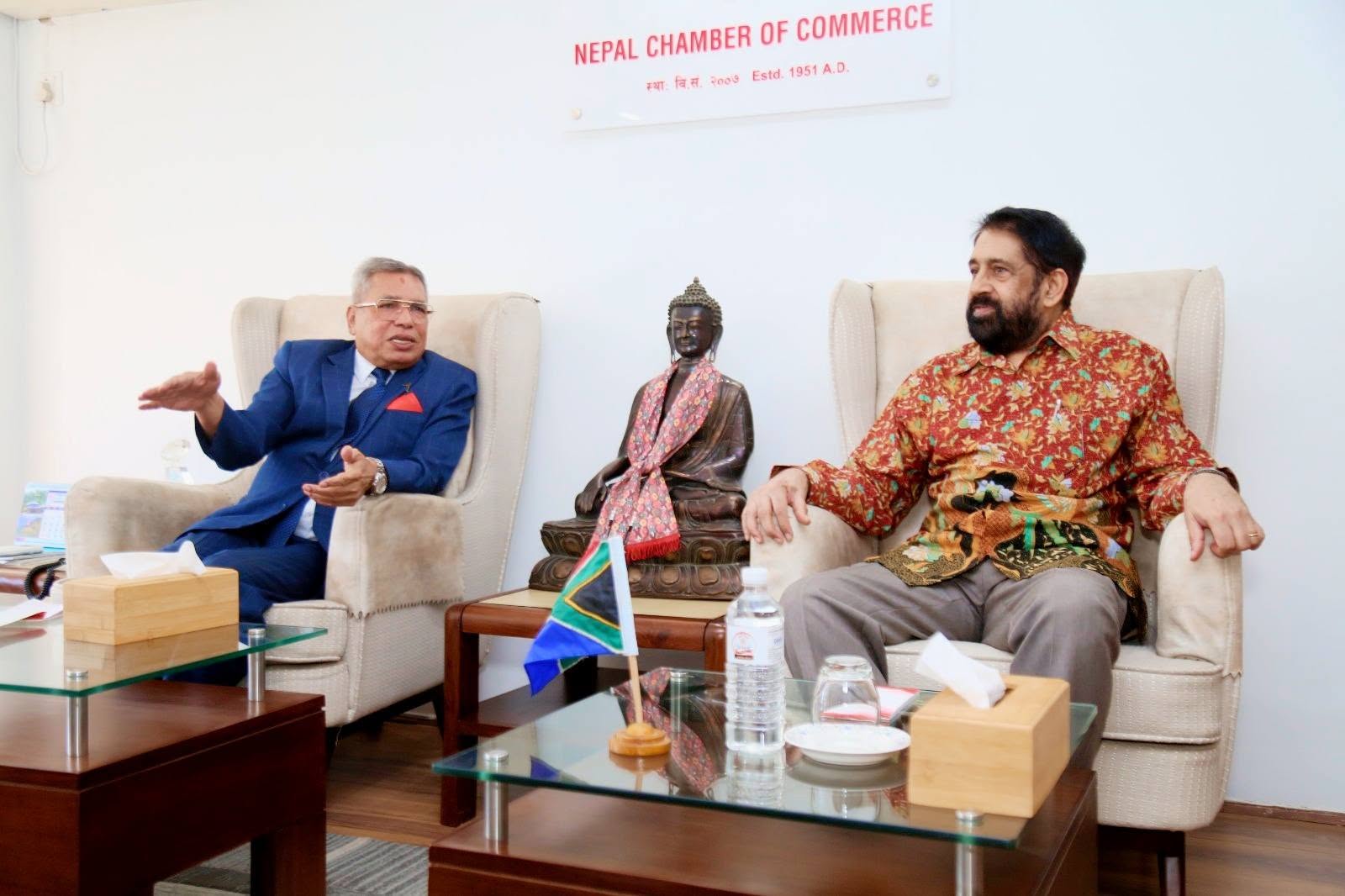 चेम्बर अध्यक्ष र दक्षिण अफ्रिकी राजदूतबीच व्यापारदेखि जलवायु अनुकूल पूर्वाधारबारे छलफल