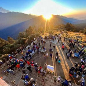 घोडेपानी-पुनहिलमा दैनिक अढाइ सय पर्यटक, बढ्यो होटल व्यवसायीको व्यस्तता
