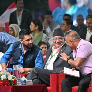 बालेनको कार्यशैलीविरुद्ध उत्रिने शीर्ष नेताको सन्देश, सरकारको बचाउमा रविको प्रष्टीकरण