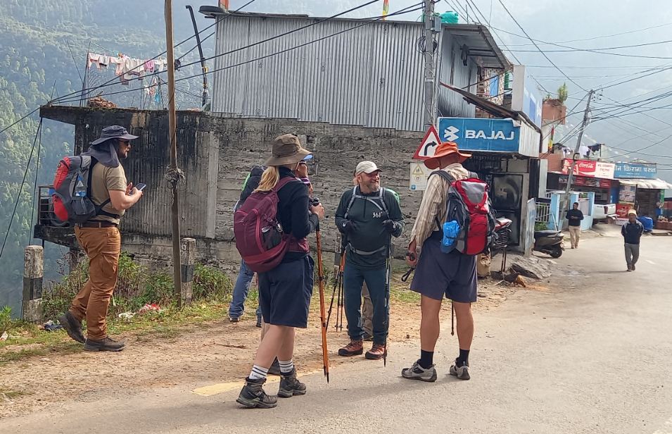 रसुवामा डेढ महिनापछि देखिए पर्यटक, व्यवसायी भन्छन्- हाम्रा लागि दसैंभन्दा ठूलो खुशी