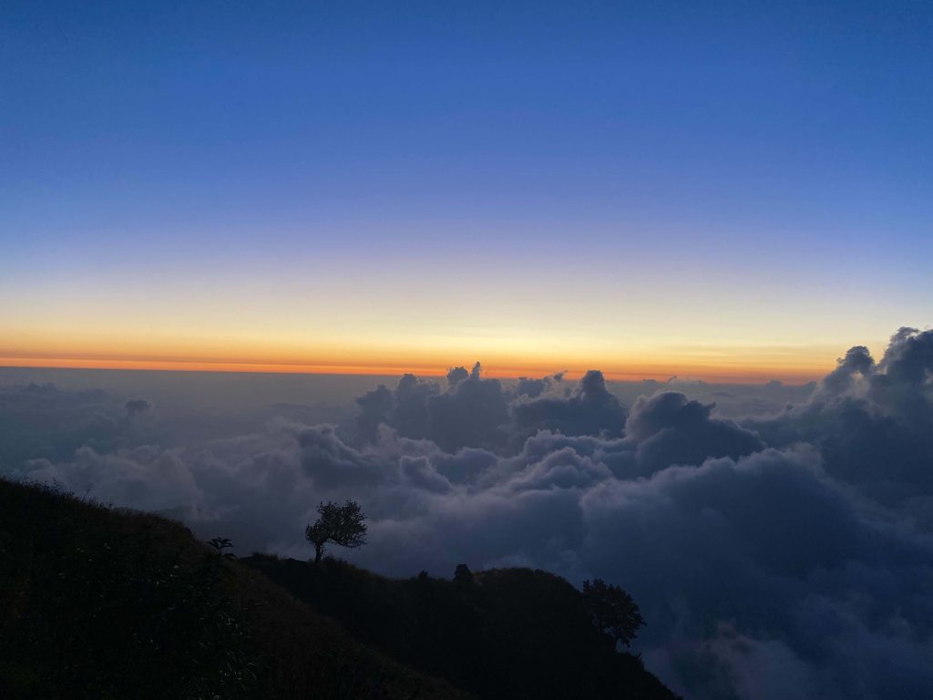 हिमश्रृंखलाको दृश्यसँगै सूर्योदय र सूर्यास्त हेर्न बेथानचोक बन्दैछ पर्यटकीय गन्तव्य (तस्विरहरु)