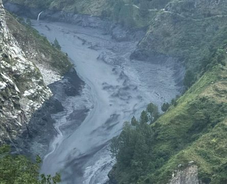 बूढीगण्डकीमा बाढी : जगतका सात घर बगायो, आरुघाटसम्म जोखिम बढ्दा तटीय क्षेत्रमा सतर्कता