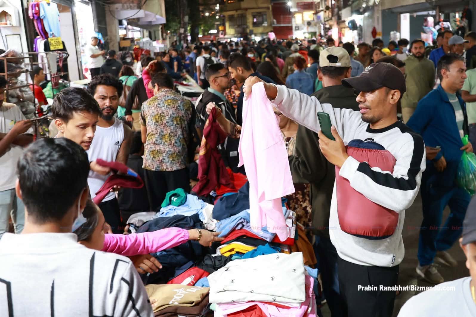 चाडपर्वमा मात्रै बजार नियमन, जनशक्ति अभाव की जनस्वास्थ्य माथि लापरबाही?
